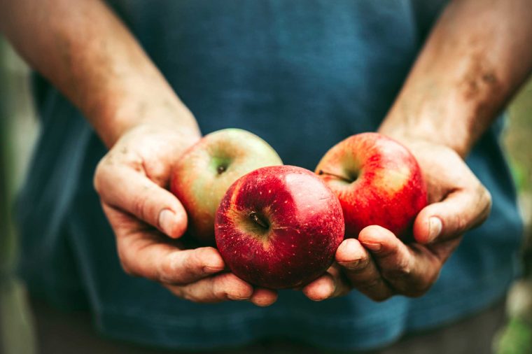 1-13-foods-prevent-cancer-apples-760<em></em>x506