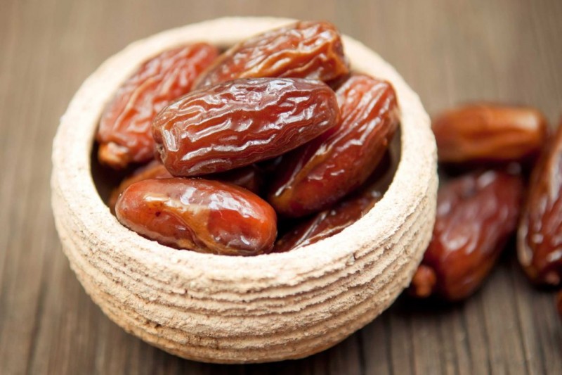 1-22-foods-prevent-cancer-dates-1024x683