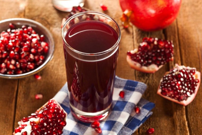 1-30-foods-prevent-cancer-pomegranate-juice-1024x683