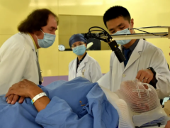 上海质子重离子医院进行了国内首例脉络膜黑色素瘤质子重离子治疗